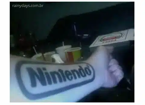 Tatuagem Nintendo no braço