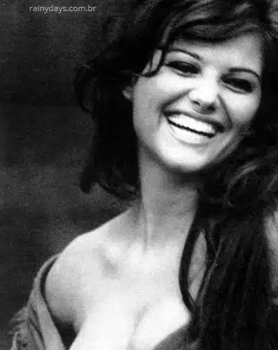 Claudia Cardinale sexy sorrindo