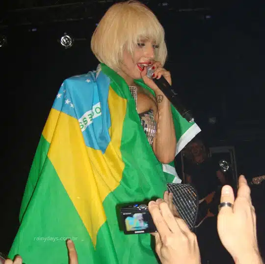 Lady Gaga e a bandeira do Brasil