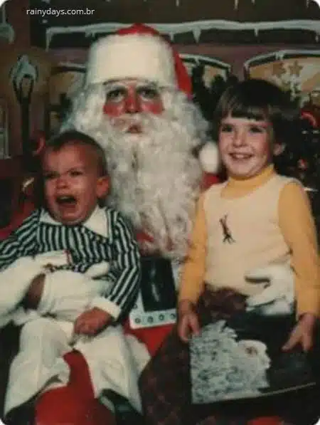 Crianças chorando com Papai Noel