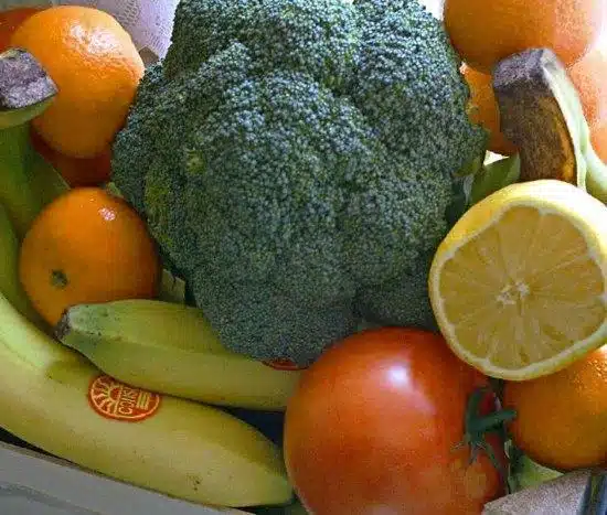 Água sanitária para limpar verduras, legumes, frutas