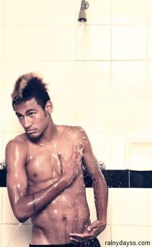 Neymar tomando banho TPM
