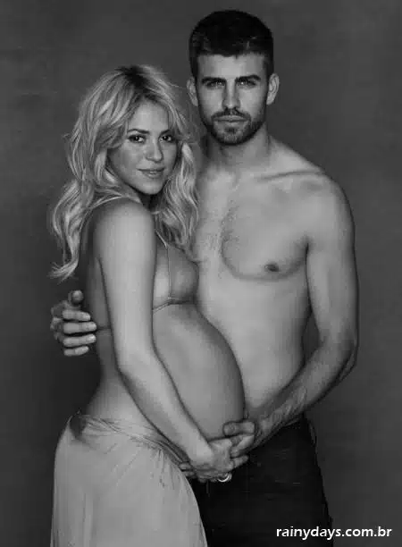 Shakira mostra barriga com Gerard Pique