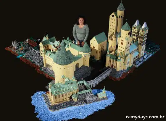 Mulher recria Hogwarts do Harry Potter com 400 mil LEGOs