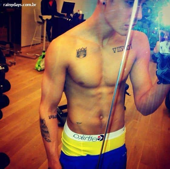 Justin Bieber Mostrando os Músculos na Academia 2