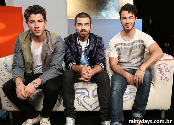 Jonas Brothers Respondem Perguntas de Fãs