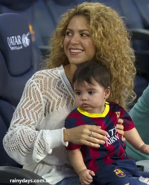 Shakira e Filho Milan Assistindo o Pai Jogar 2