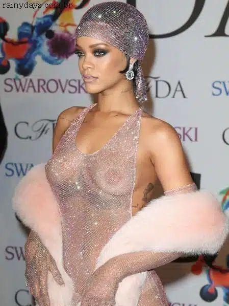 Rihanna Nua no CFDA Awards