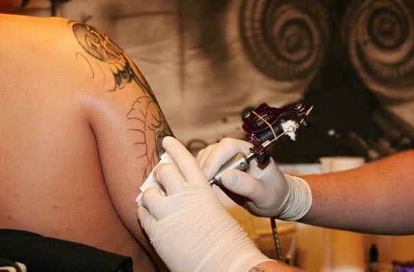 Cuidados após fazer uma tatuagem