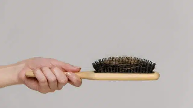 Como higienizar e limpar as escovas de cabelo