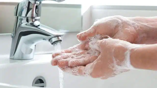 Como lavar as mãos corretamente