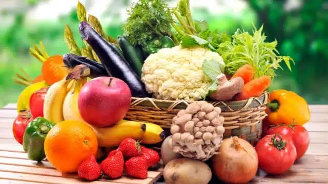 Como selecionar e preparar frutas e vegetais com segurança