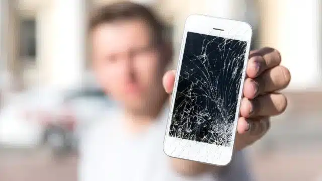 Como desbloquear um celular com tela quebrada? Veja as melhores alternativas