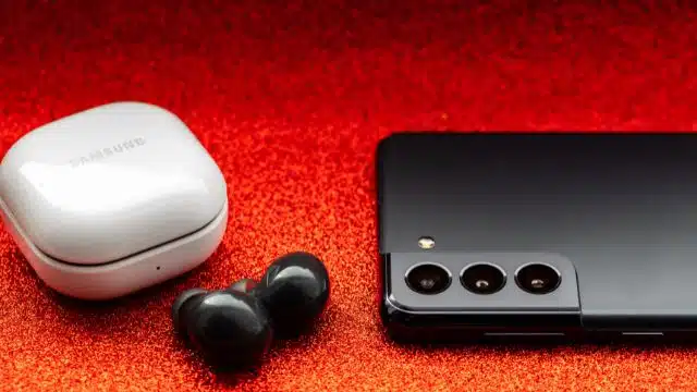 Fone esquerdo ou direito do Galaxy Buds não funciona