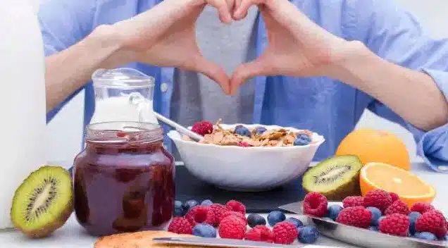 Quais os principais benefícios de uma dieta equilibrada para a pele